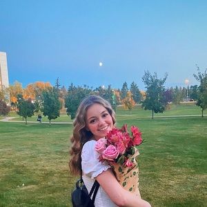 Meet your Posher, Aline